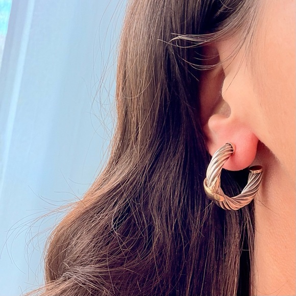 JEFFREY LEVIN 14k Gold & Sterling Silver Two-Tone X Hoop Twisted Cable E… - Picture 6 of 9